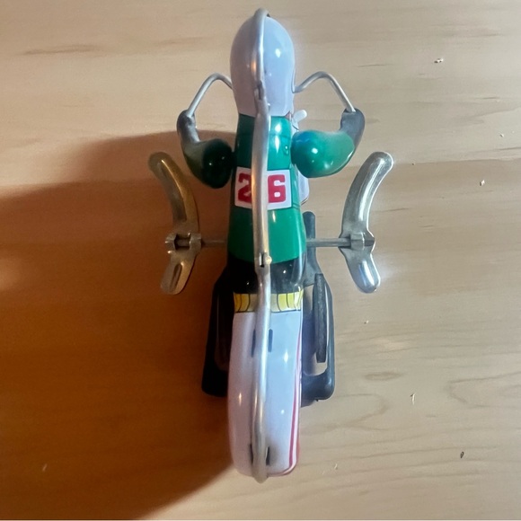 1970s CLOCKWORK TIN WINDUP CIRCLING MS-702 TOY MOTORCYCLE, CHINA 602, VINTAGE - Picture 5 of 10